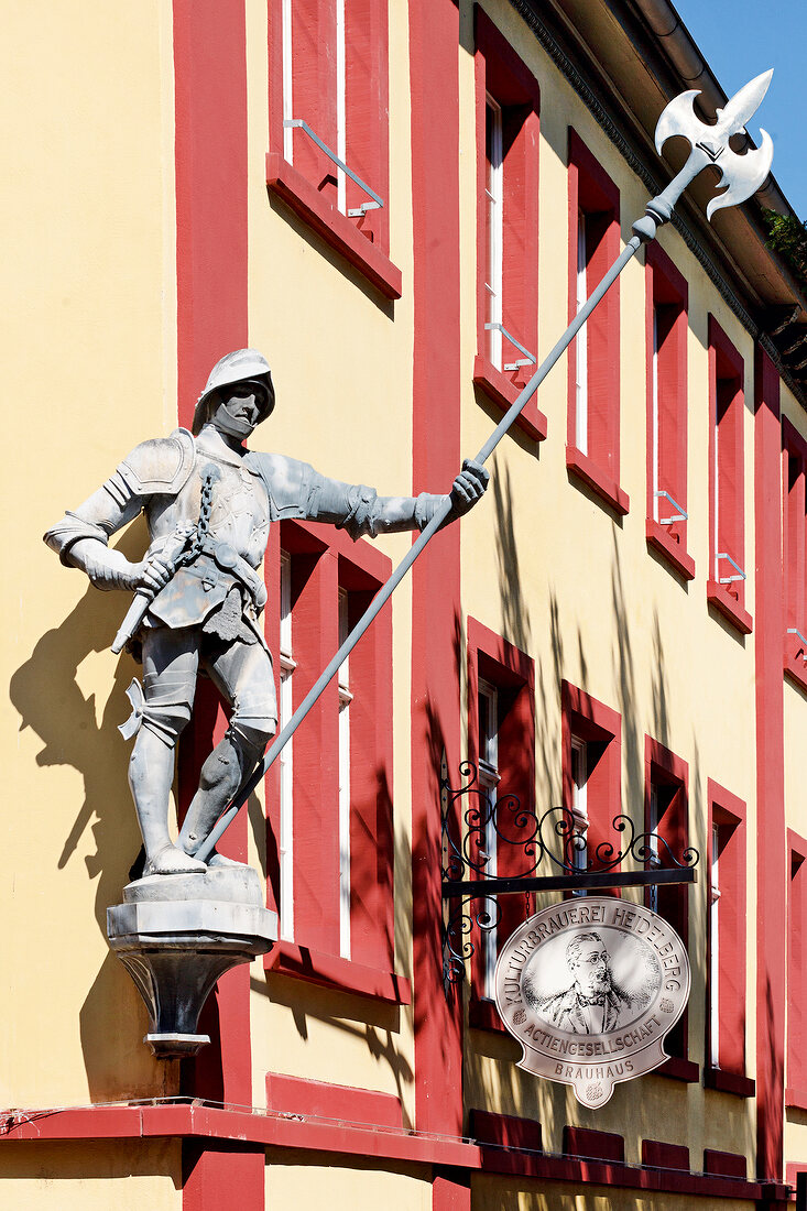 Heidelberg: Leyergasse, Kultur- brauerei, Ritterr-Statue