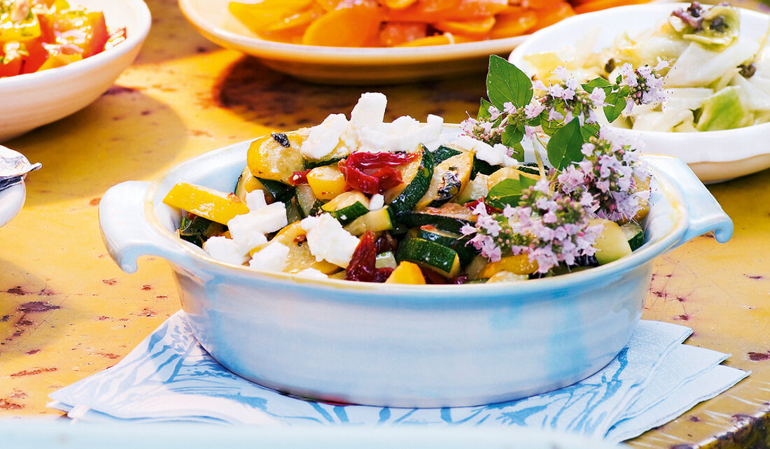 Sommerküche, Zuchhini mit Schafkäse und getrockneten Tomaten