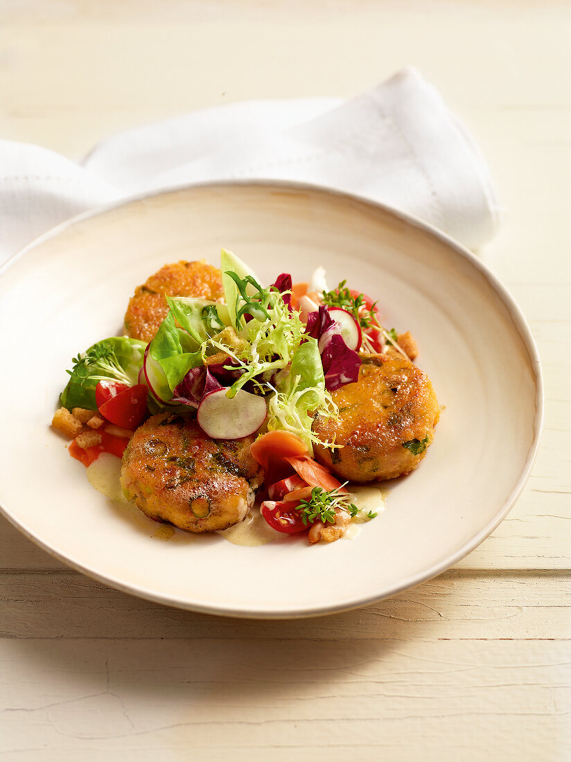 Klassiker, FCB-Fitness-Salat mit Fischpflanzerl