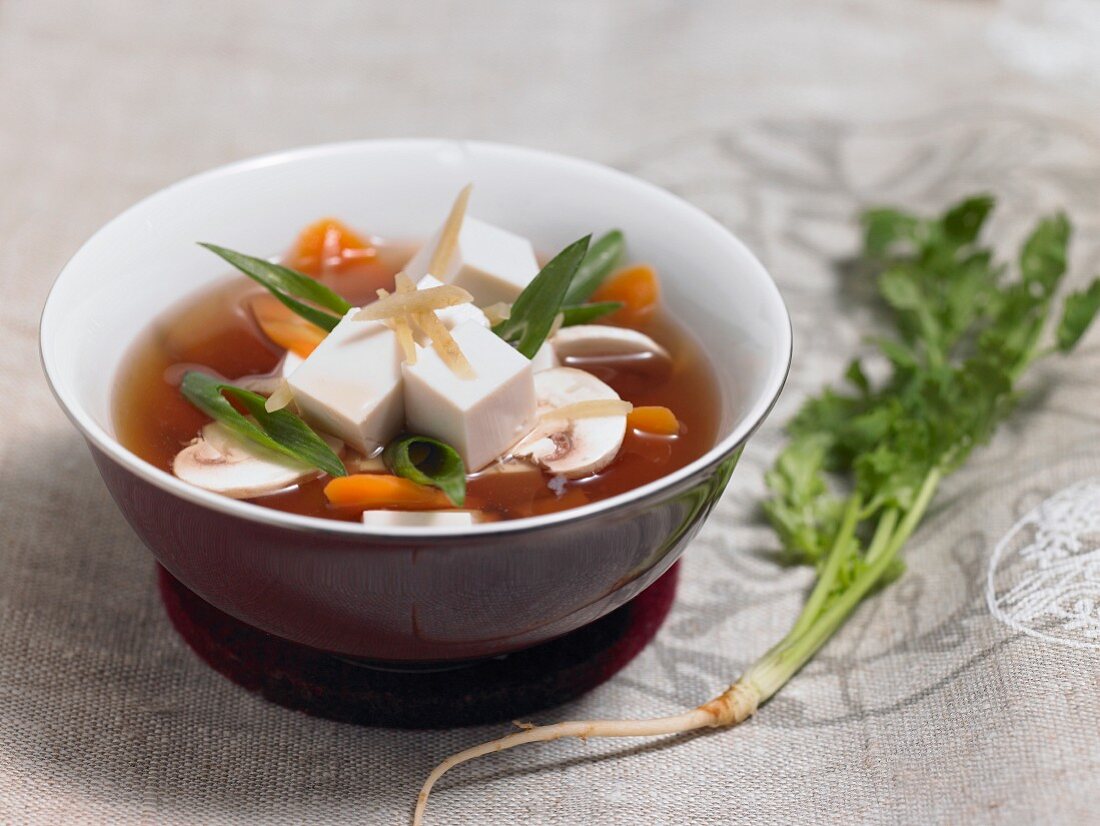 Asia-Suppe mit Tofu