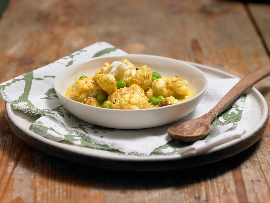 Cauliflower and pea curry in bowl