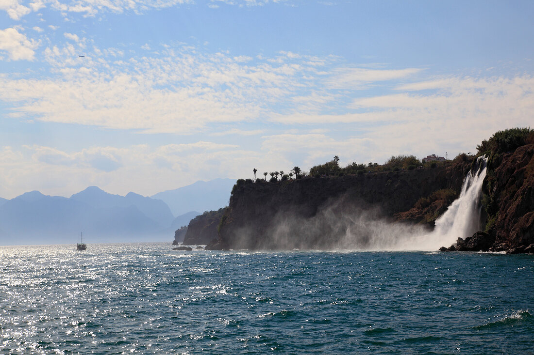 Antalya: Düden-Wasserfall bei Lara, Felsen, Meer