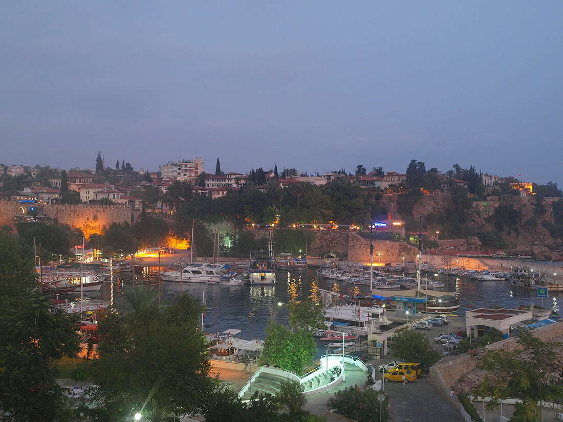 Antalya: Altstadt, Hafen, Boote, abends, Lichter