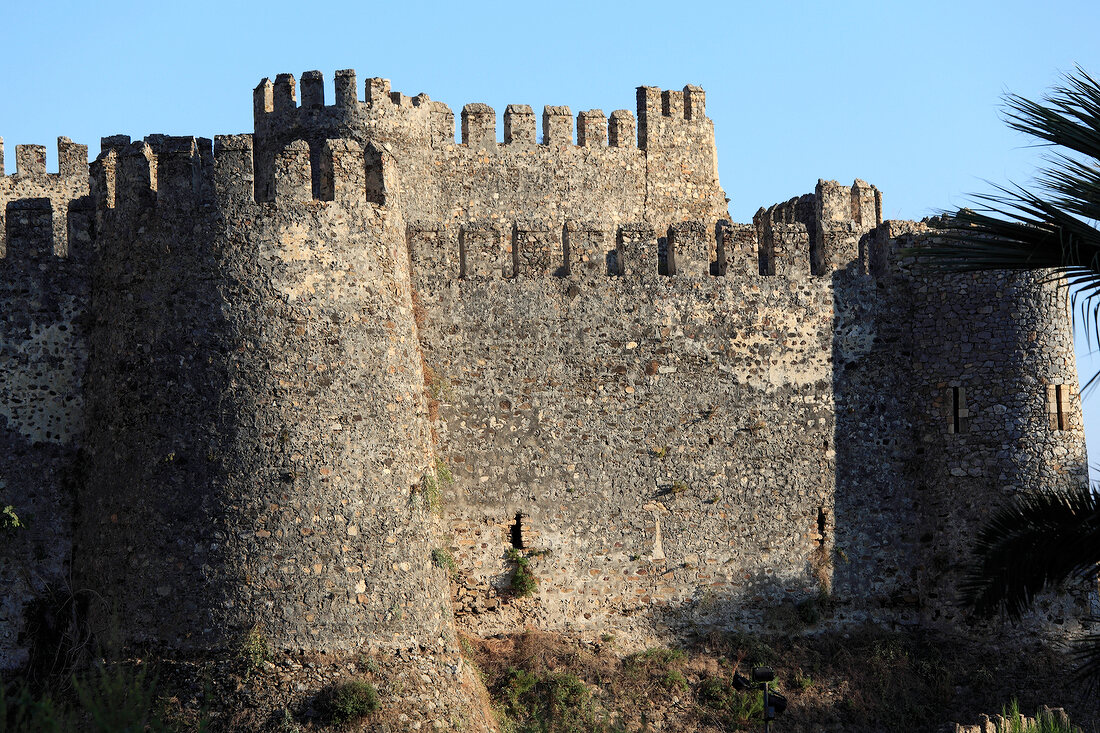 Anamur: Mamure Kalesi, Burg, Mauer, sonnig, Himmel blau