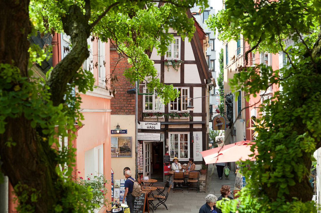 Bremen: Schnoorviertel, Gasse, Menschen