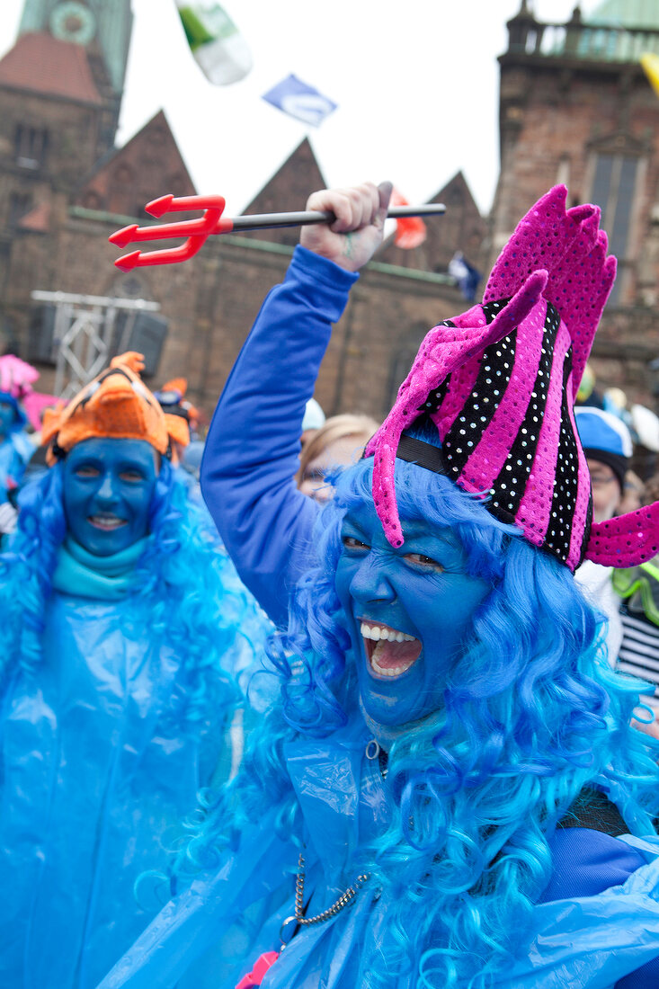 Bremen: Straßenszene, Masken- karneval, … – Bild kaufen – 10254929 ❘  lookphotos