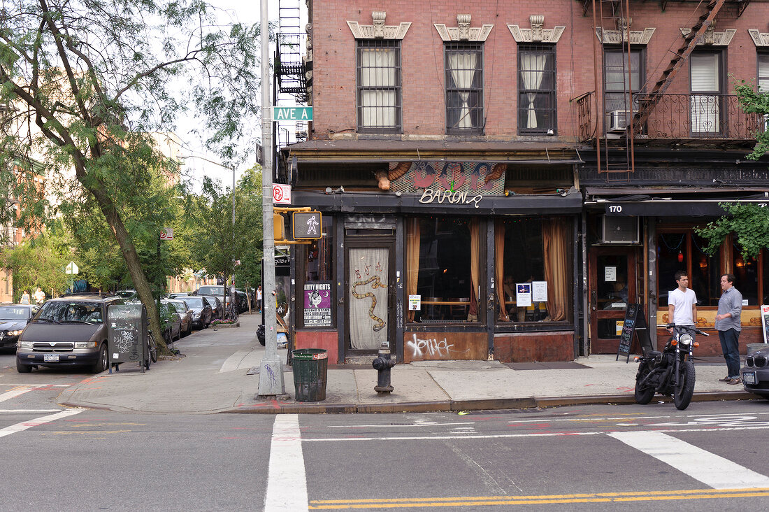 New York: Bar On A im East Village