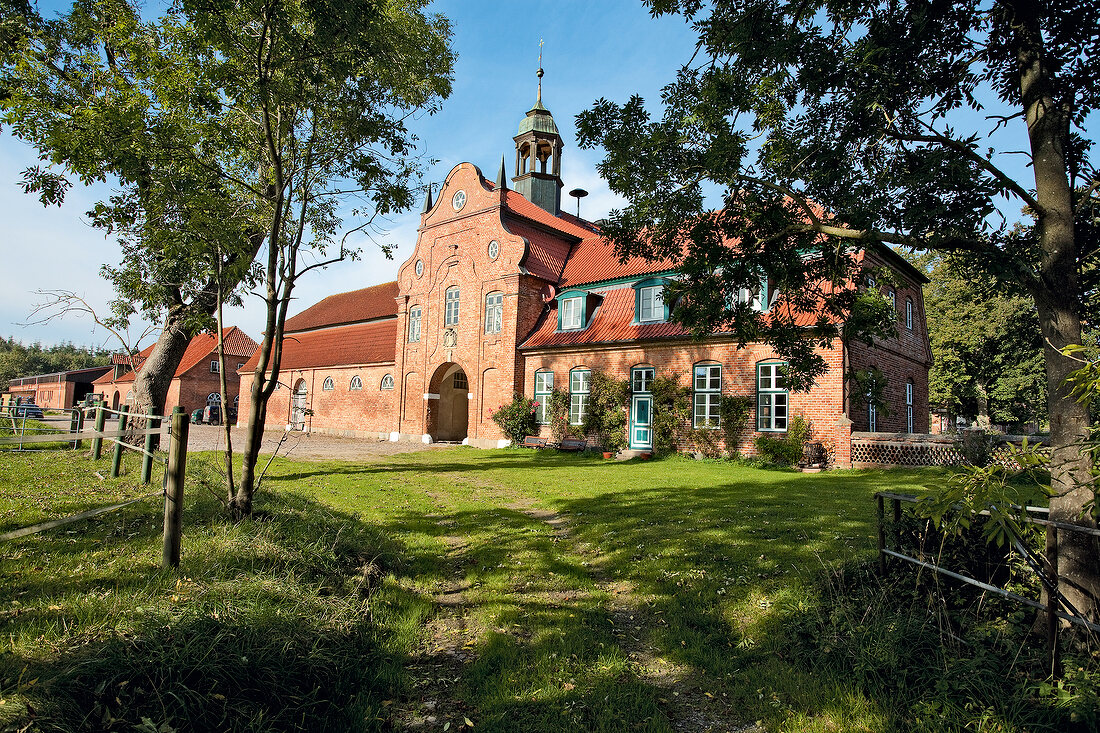Ostseeküste: Herrenhaus Kletkamp, Torhaus, Fassade, Garten