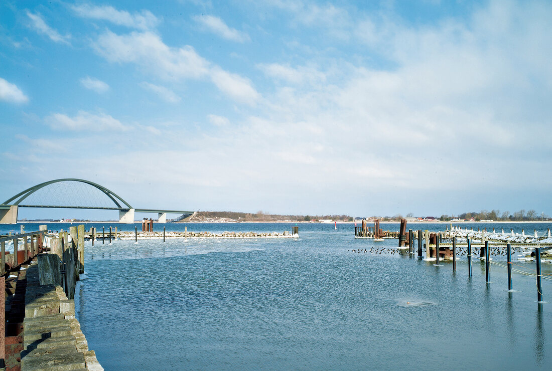 Ostseeküste: Blick aufs Meer, Fehmarnsundbrücke