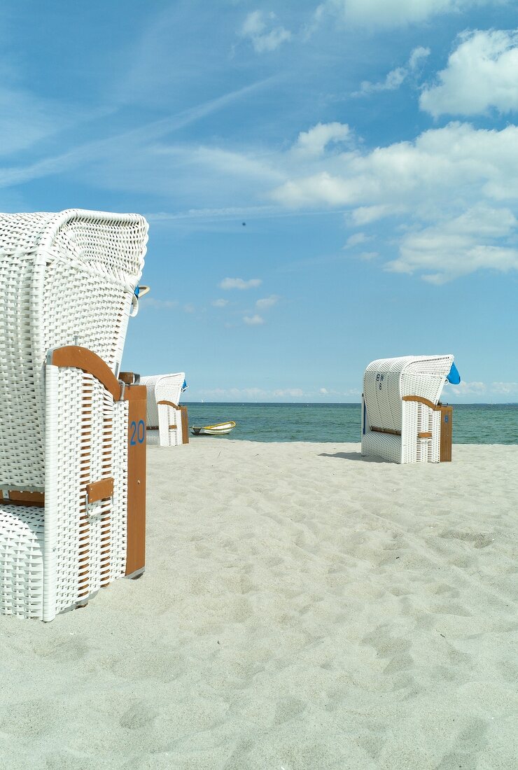 Ostseeküste: Sierksdorf, Strand, Strandkörbe, Meerblick.