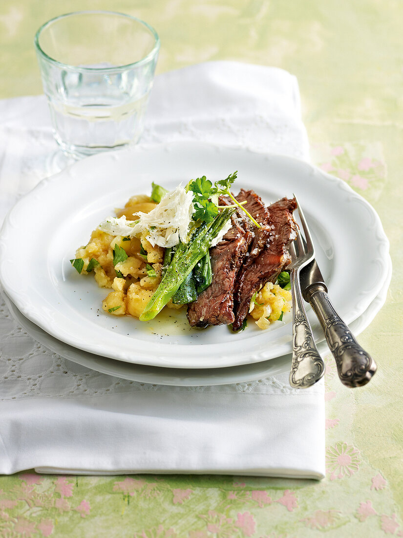 Himmel auf Erden, Confiertes Rinder-Kronfleisch, Kartoffelstampf