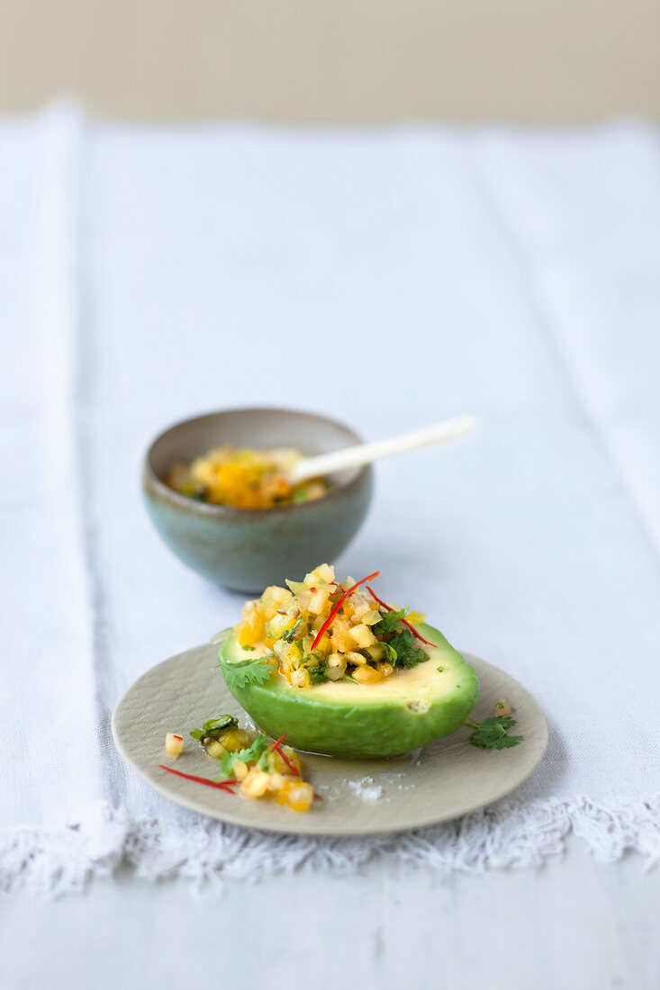 Vegetarisch, Avocado mit karibischer Ananas-Ingwer-Salsa