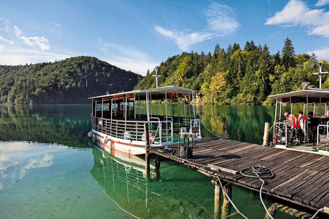Kroatien: Nationalpark Plitvicer See Steg, Boote, Aufmacher