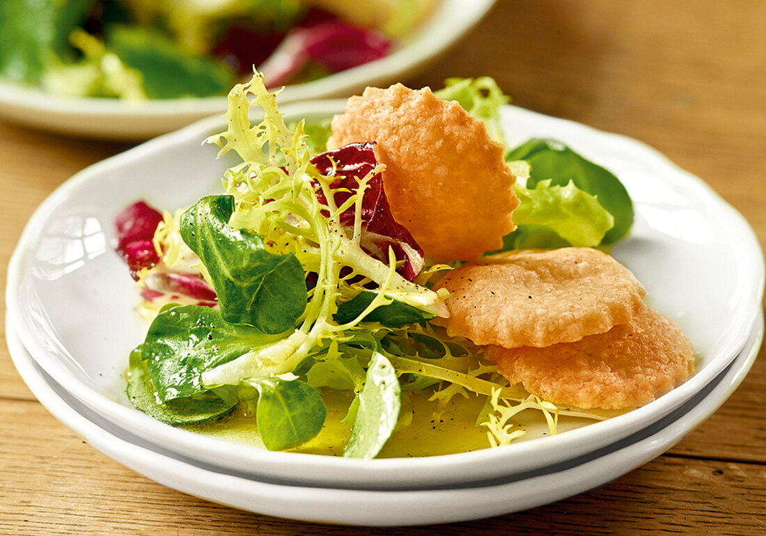 Gartenküche, Knusprige Käsekekse mit Wintersalat