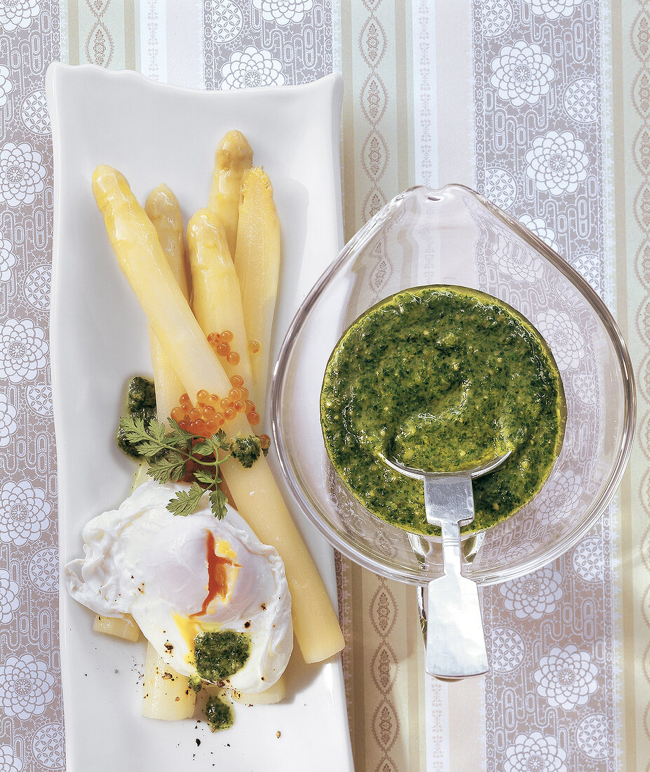 Sauce, Spargel mit Kerbel-Pesto