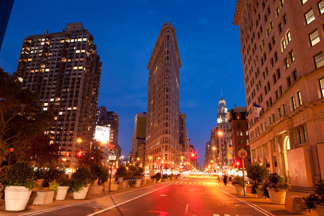 New York: FlatIron Building bei Nacht, x