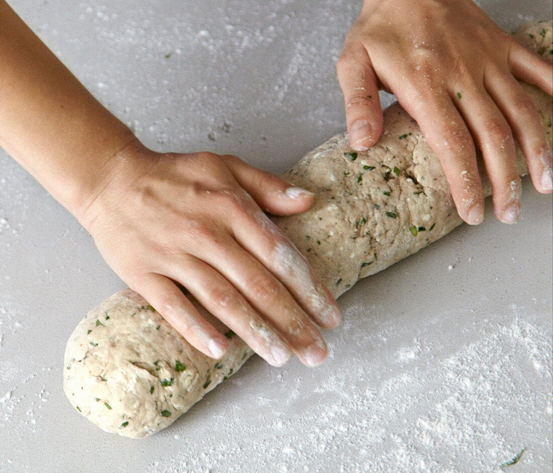 Brot,  Den Teig zu einem Strang formen, Step 3