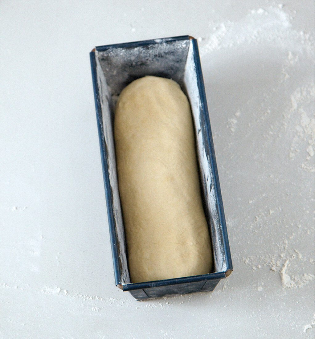 Brot, Hefebrot: Teig in eine Form legen, Step 7
