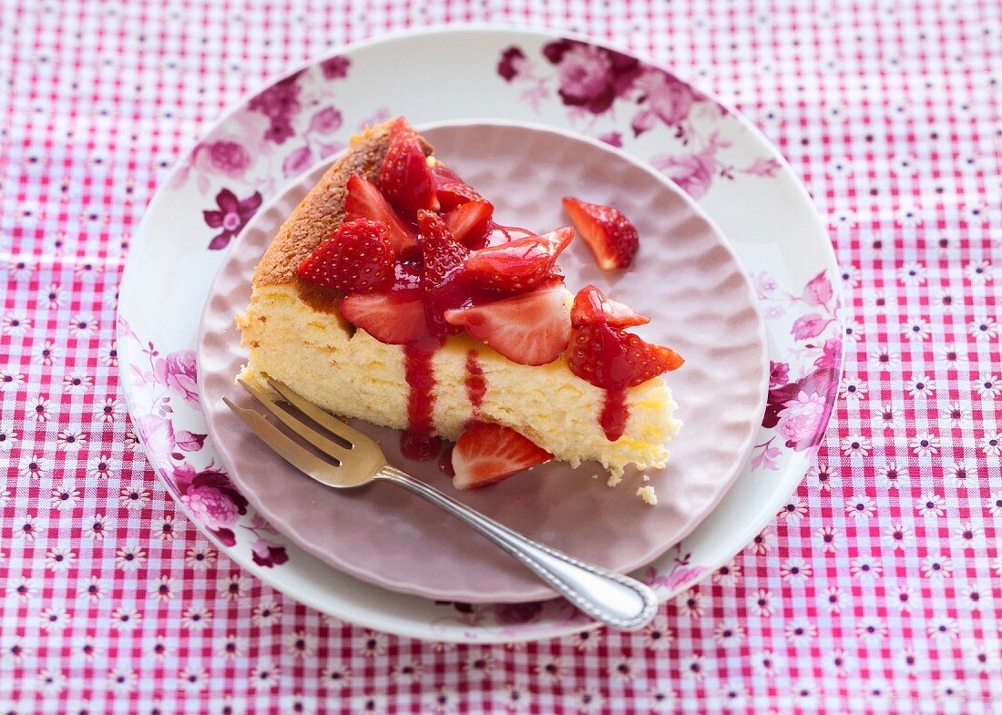 Cheesecake mit frischen Erdbeeren