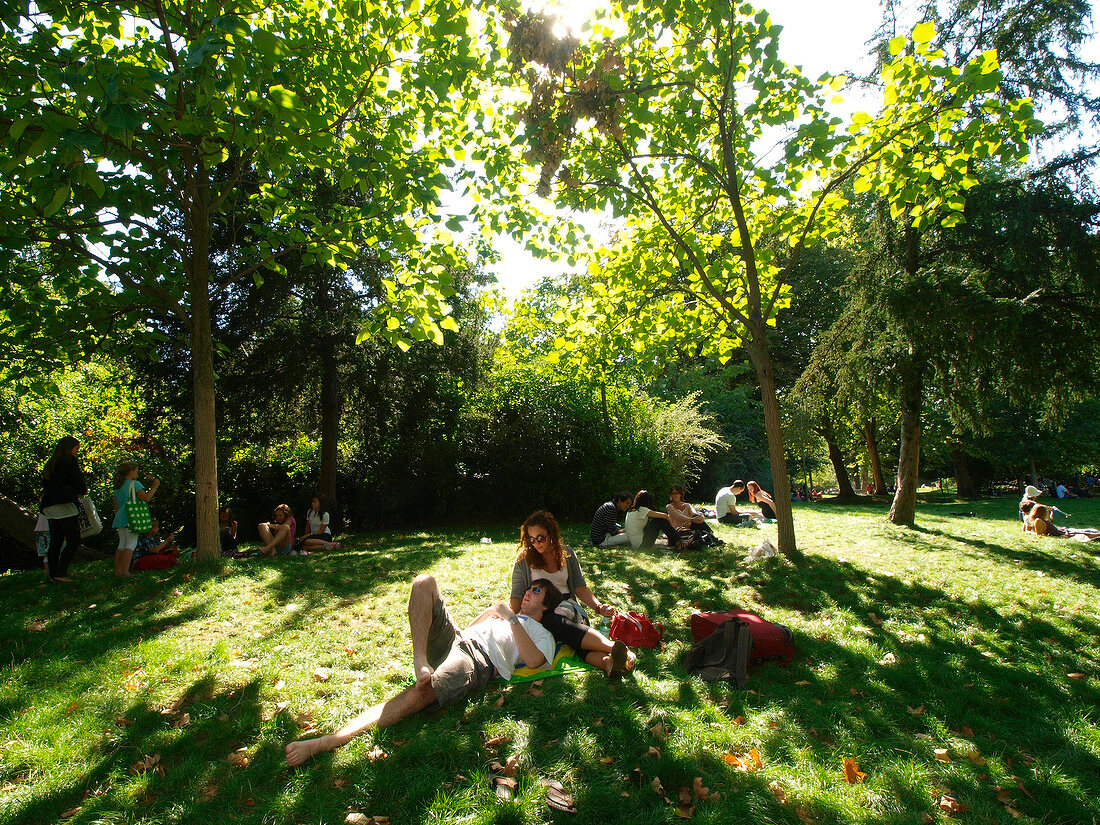 Couples relaxing in Parc Monceau in Paris, France