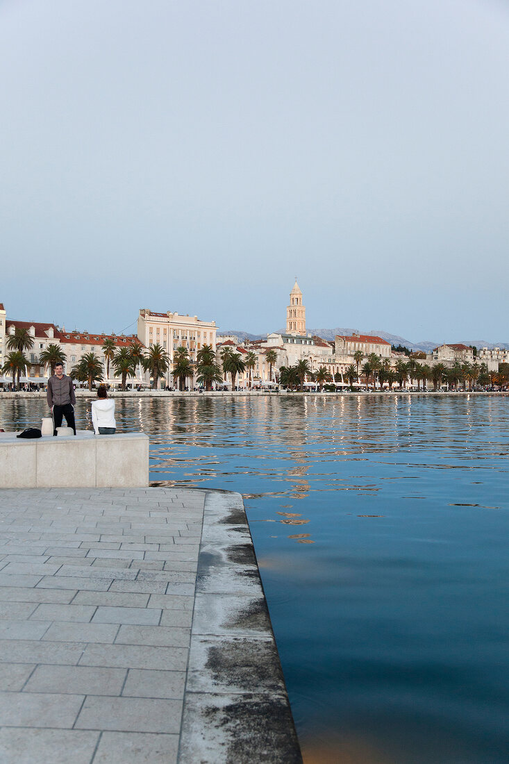 Kroatien: Split, Promenade Riva, abends, Lichter, Aufmacher