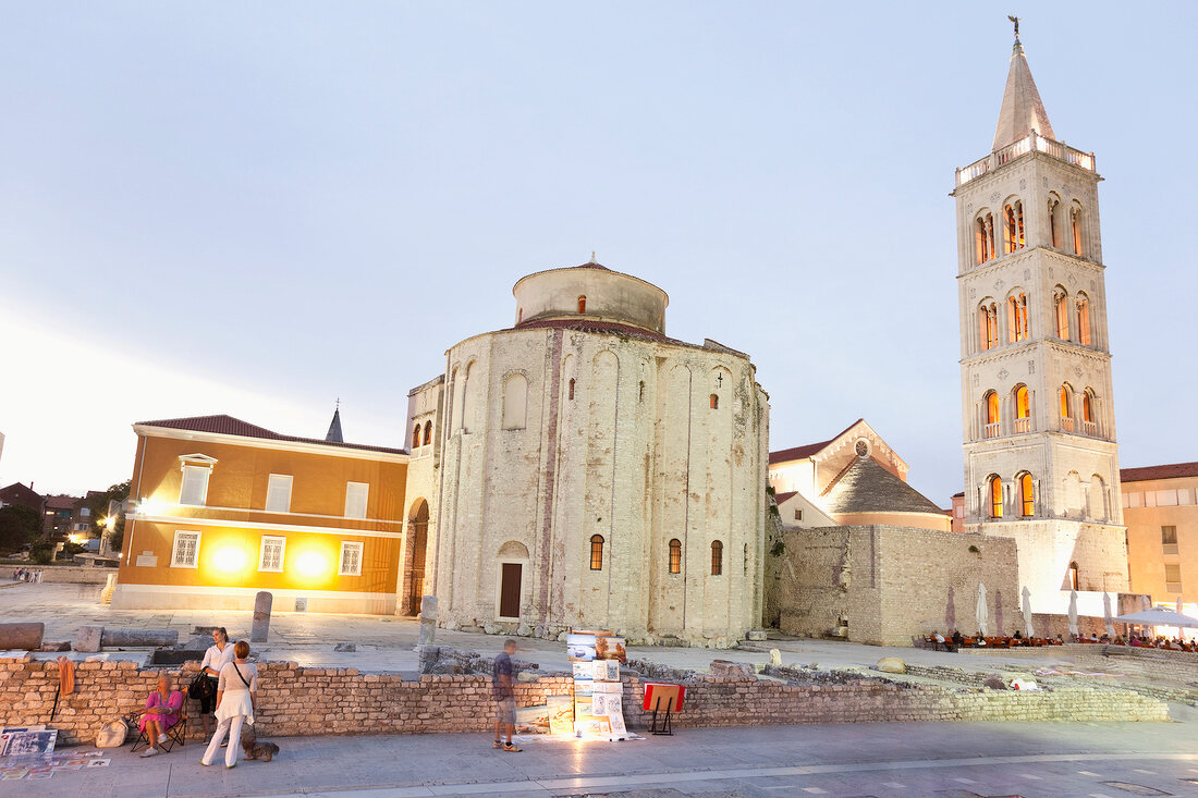 Kroatien: Zadar, Pranger im alten Forum Romanum