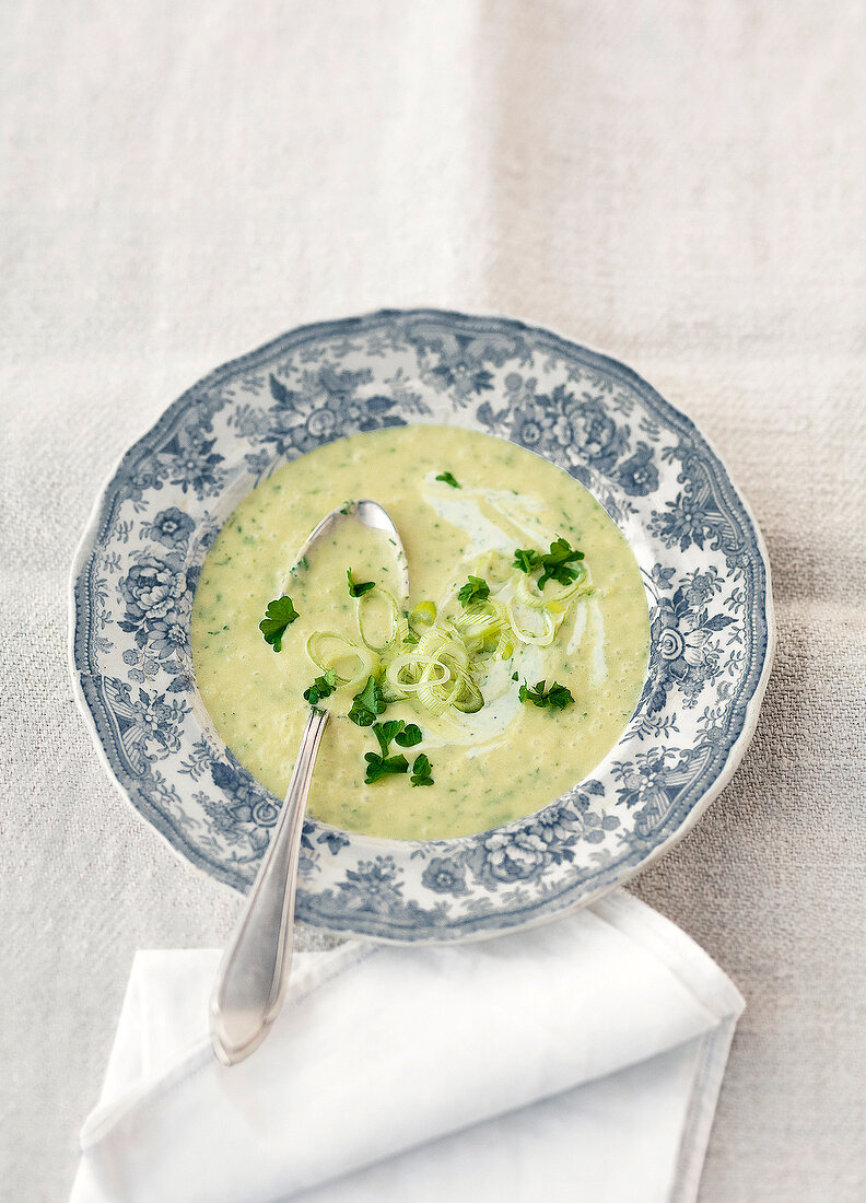 Suppen, Kräutergrüne Frühlingssuppe