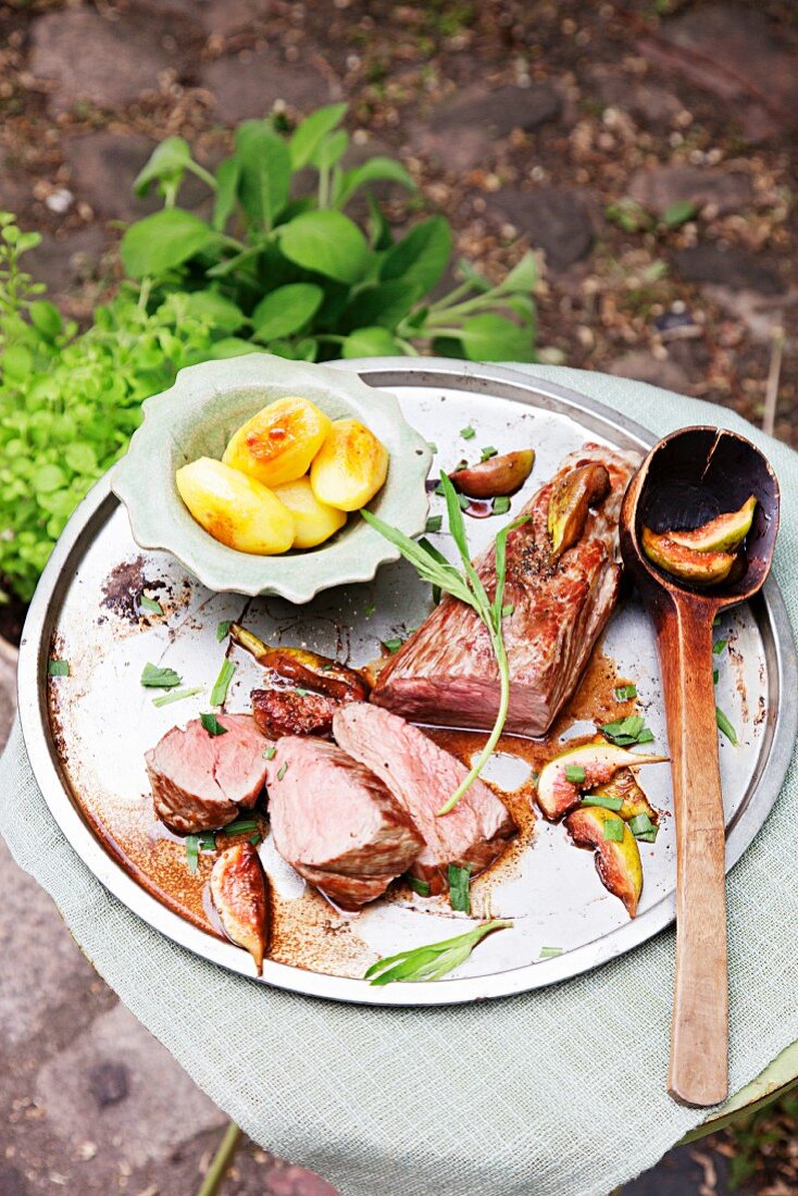 Schweinefilet mit Estragon-Feigen und Kartoffeln