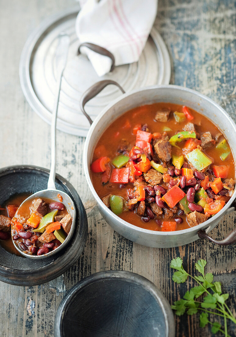 Beef bean stew with peppers