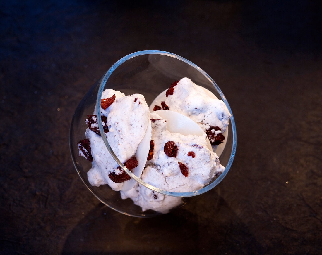 Cranberry macaroons in glass bowl