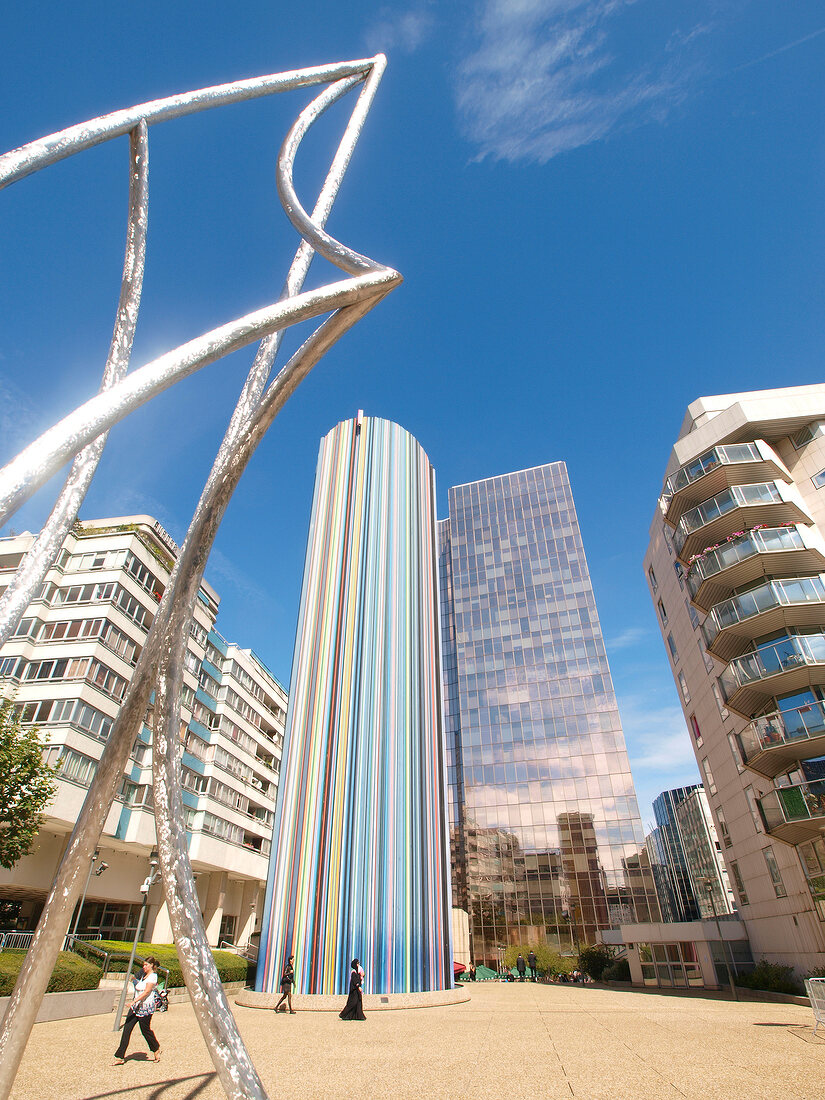 Paris: La Défense, Bürotürme, Himmel blau