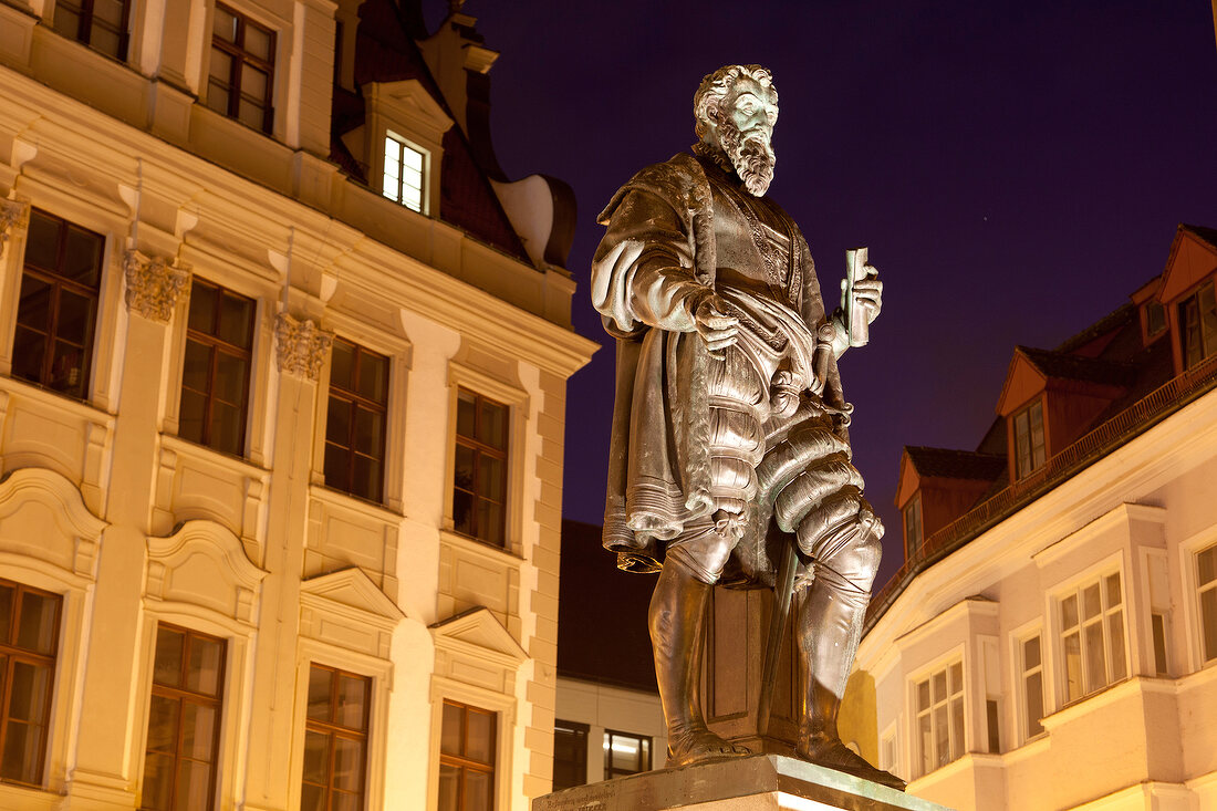 Augsburg: Bayern, Schwaben, Fuggerplatz, Fugger-Denkmal