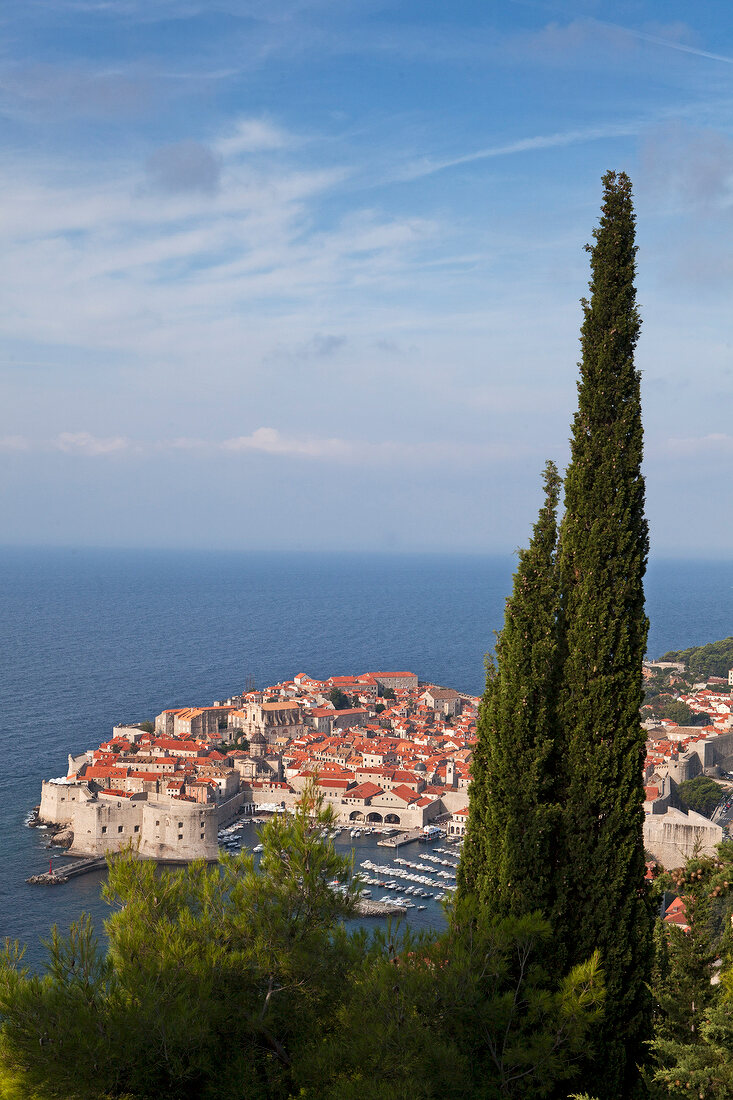 Kroatien: Dubrovnik, Blick auf die Altstadt mit altem Hafen