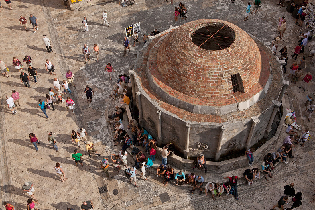 Kroatien: Dubrovnik, Blick auf den Onofrio Brunnen