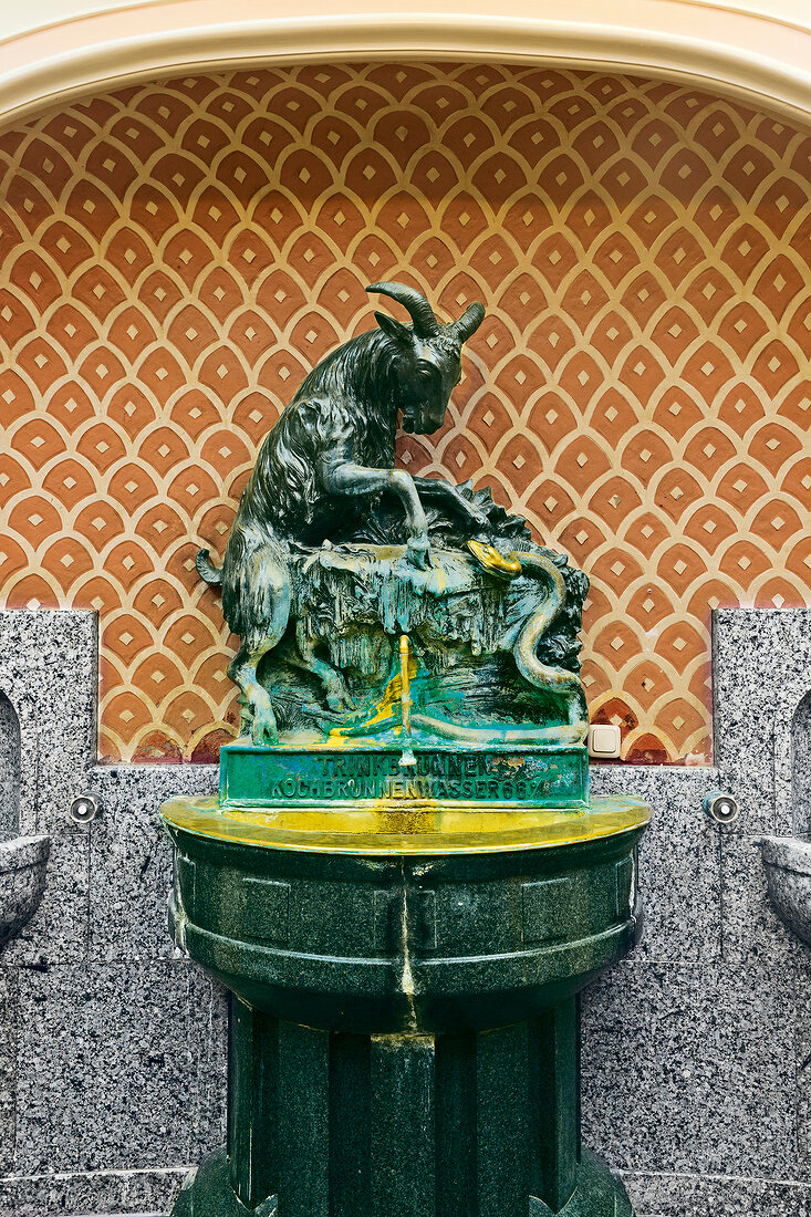 Deutschland, Hessen, Wiesbaden, Hotel Schwarzer Bock, Trinkbrunnen