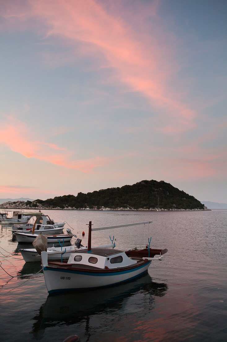 Kroatien: Insel Lastovo, kleiner Hafen