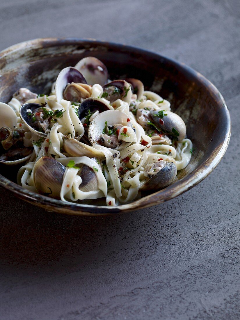 Tagliatelle with clams and mint