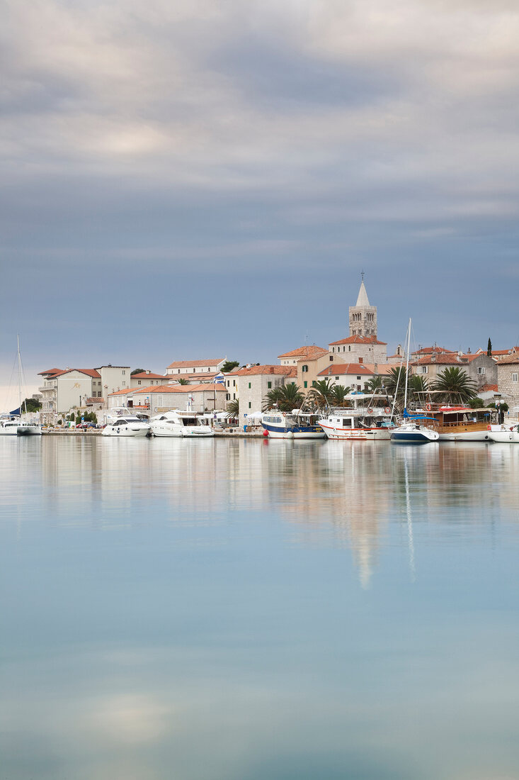Kroatien: Kvarner Bucht, Blick auf die Altstadt von Rab