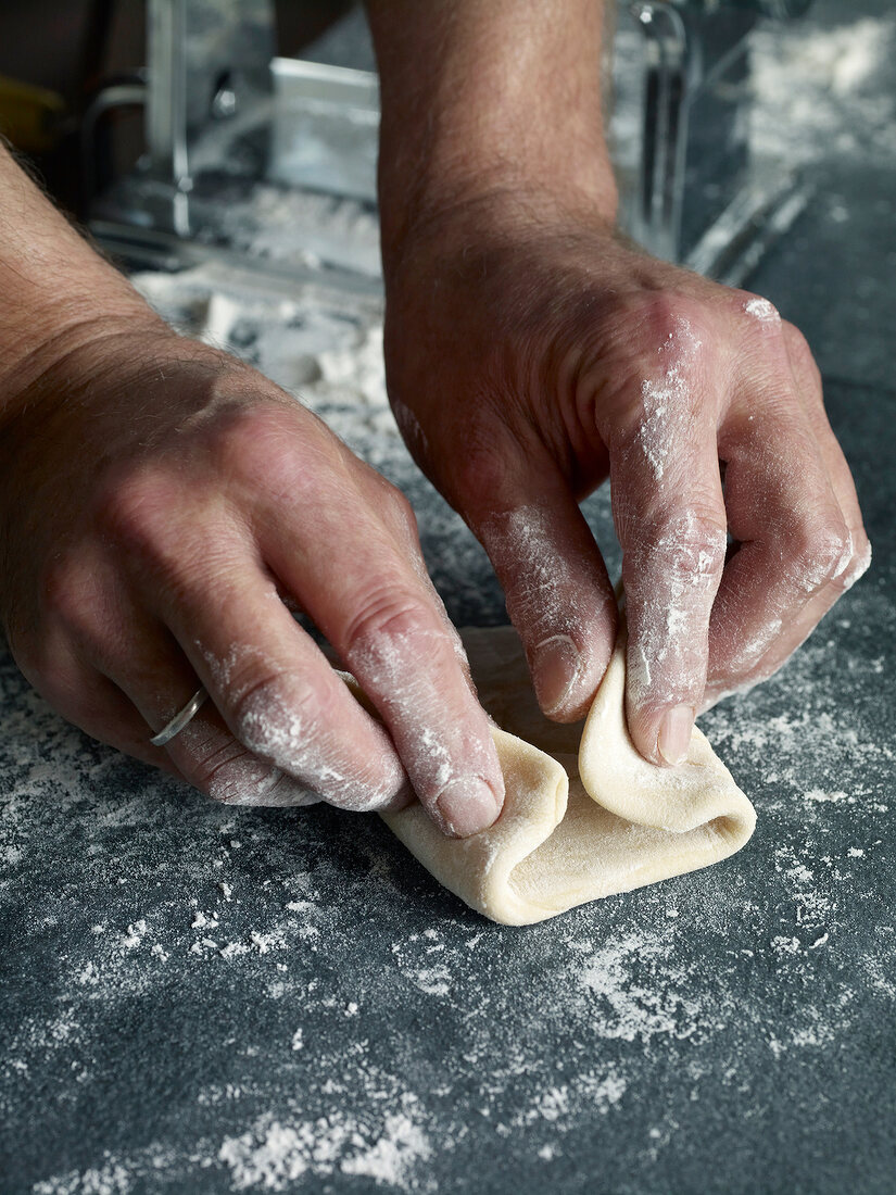 Nudeln selbst gemacht, Grundre zept Nudelteig Step 1