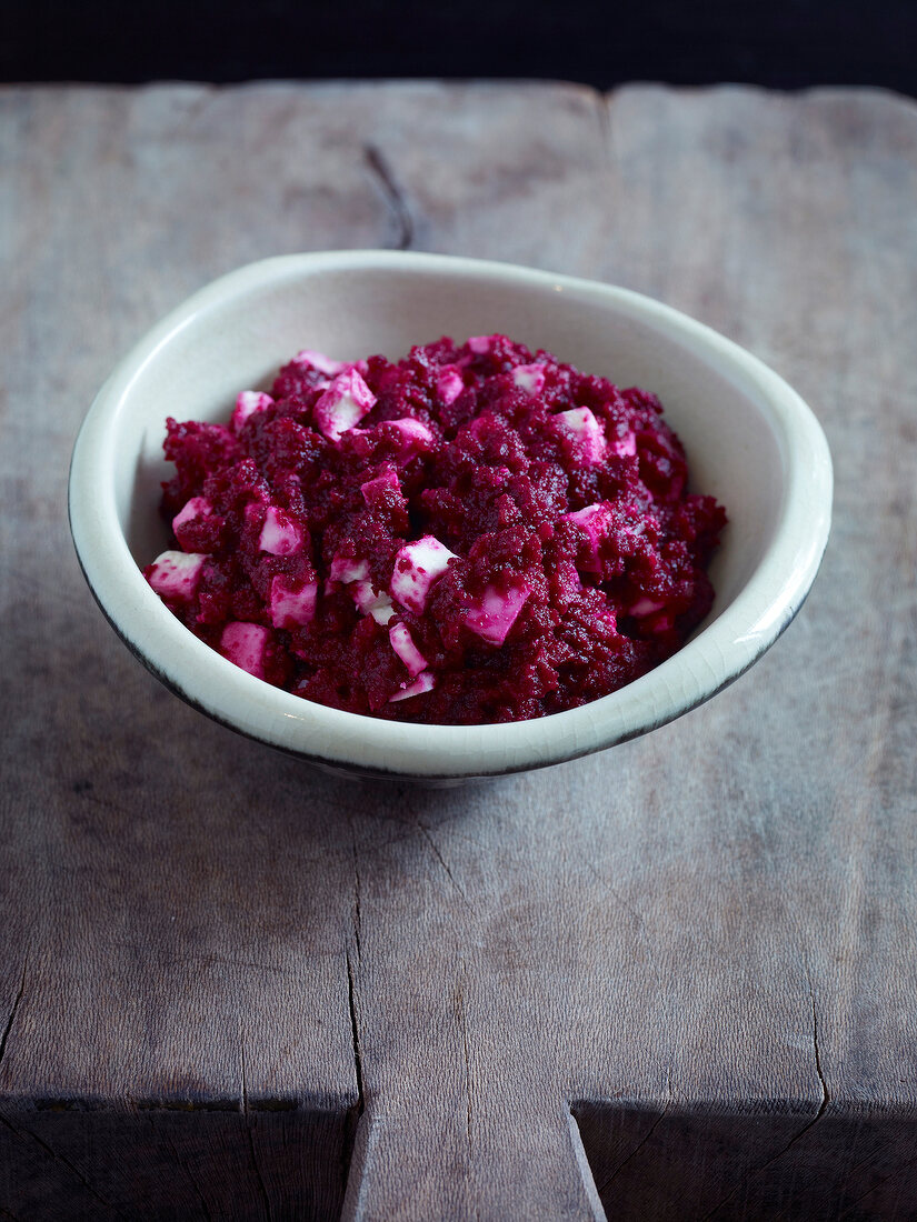 Beetroot and ginger filling in bowl