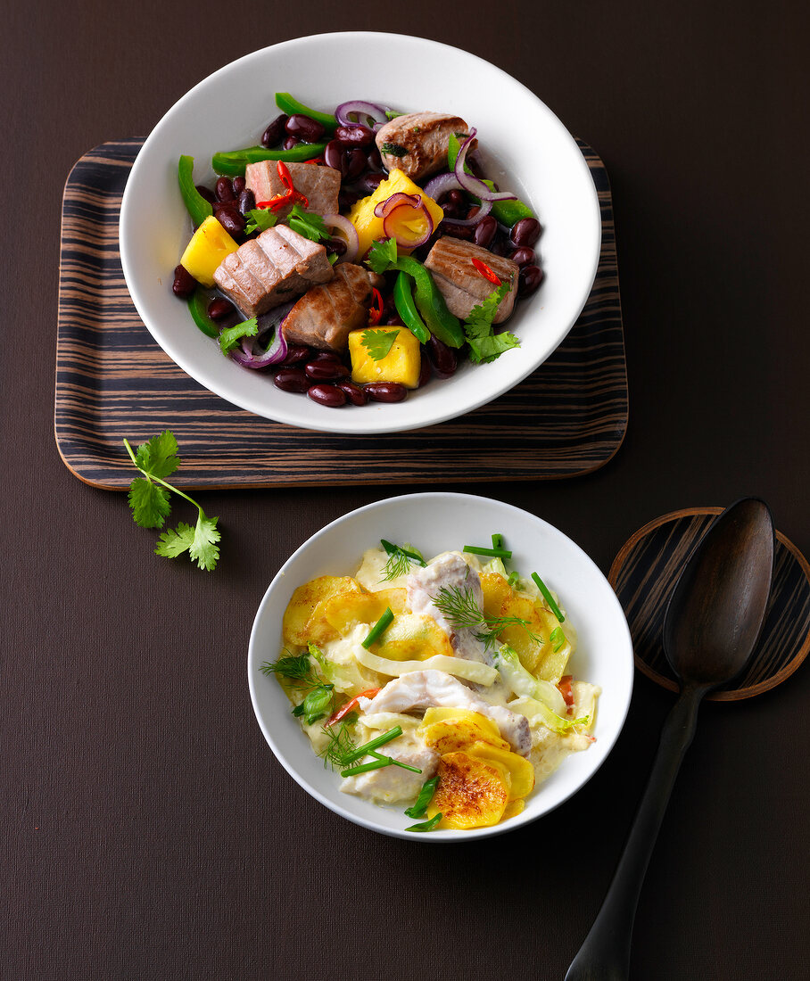 Tuna fish stew and horseradish with fish in bowls