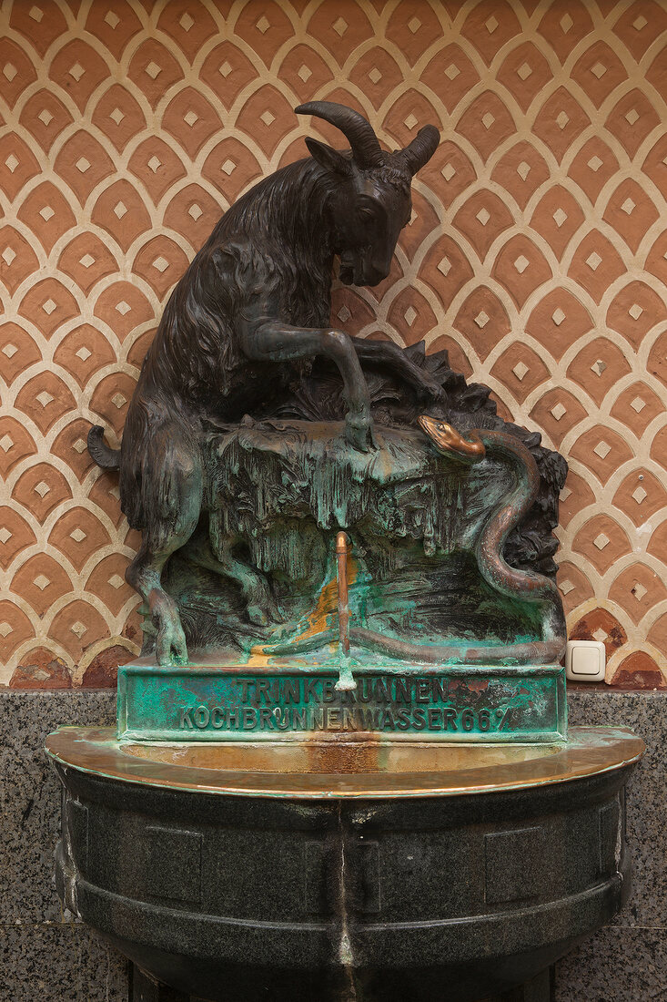 Deutschland, Hessen, Wiesbaden, Hotel Schwarzer Bock, Trinkbrunnen