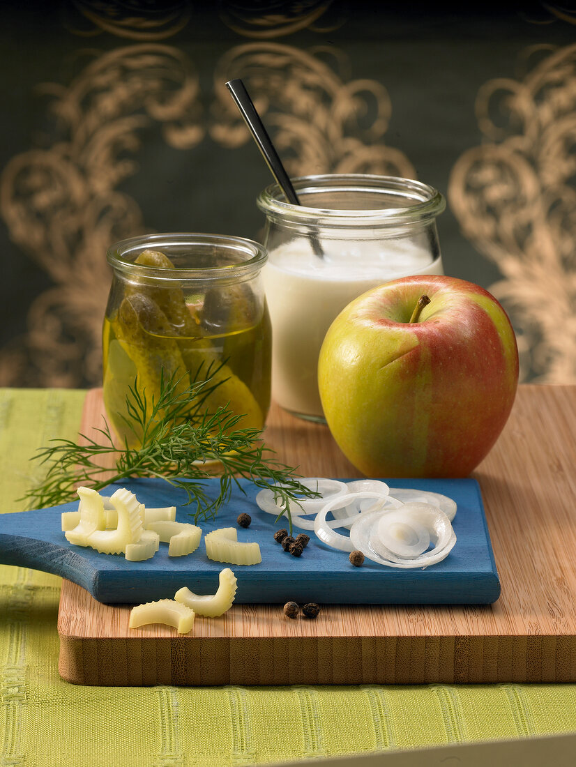 Ingredients for sour cream sauce 