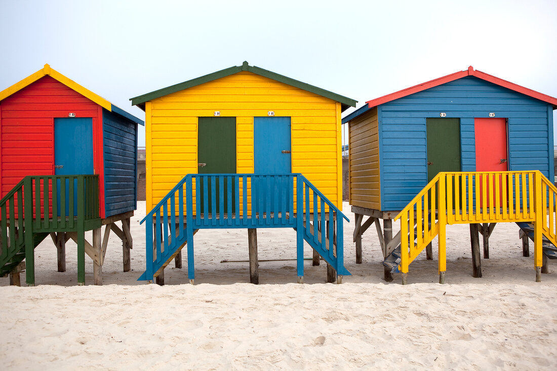 bunte Strandhäuser in Kapstadt, Südafrika