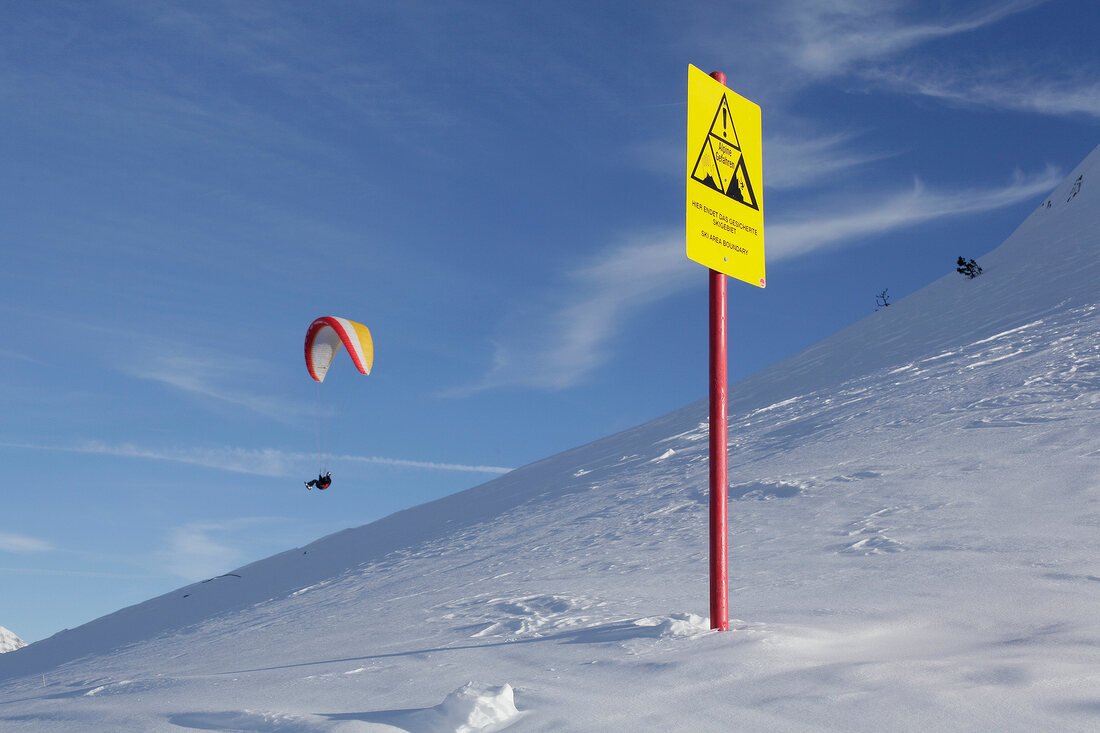 Winterlandschaft, Leutaschtal, Paragliding, gelbes Warnschild