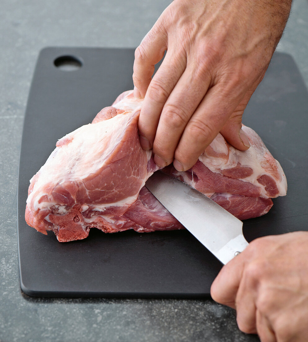 Fleisch, Schweinehals einschneiden, Step 1