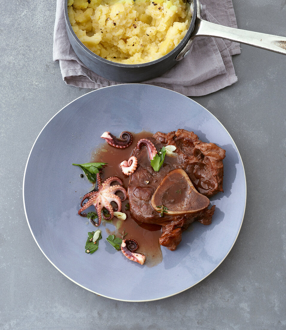 Fleisch, Kalbsbeinscheiben mit Oktopus und Kartoffelpüree