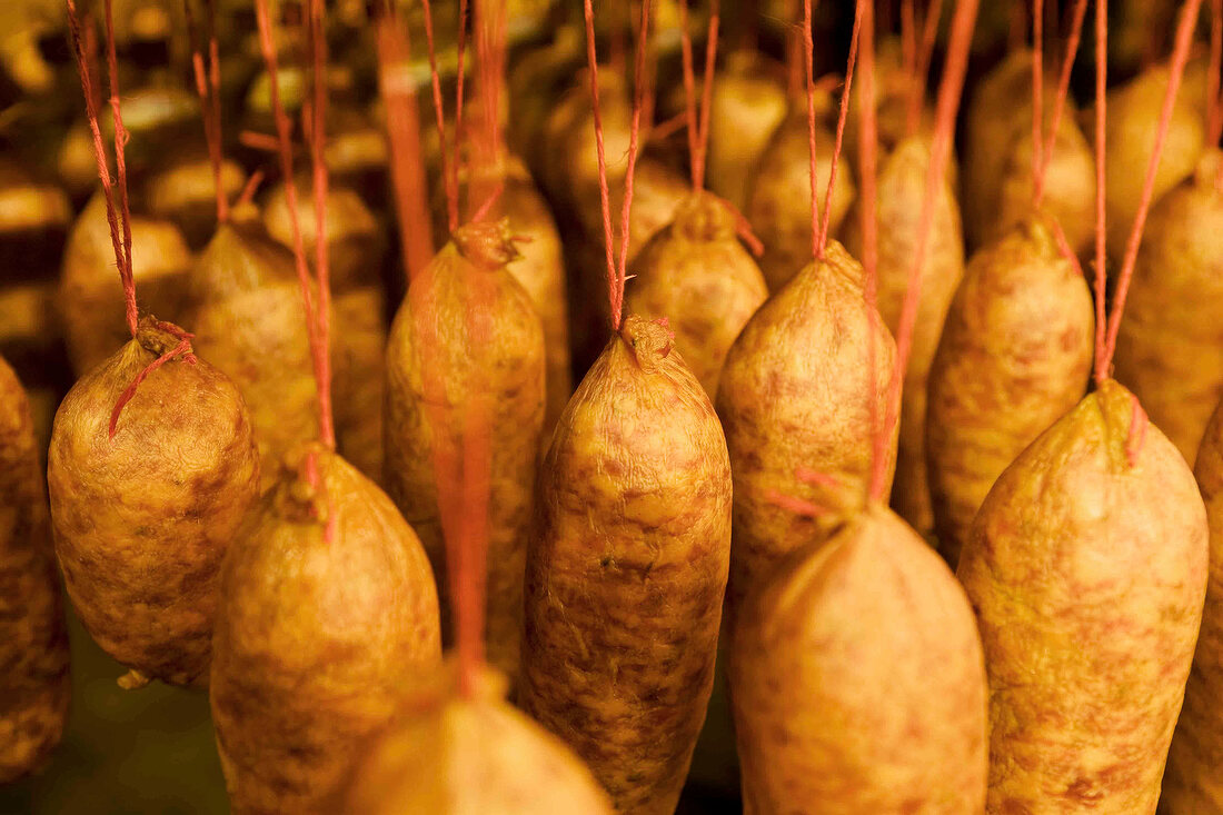 Franche-Comté, Würste, Fleisch in Fleischerei in Gilley