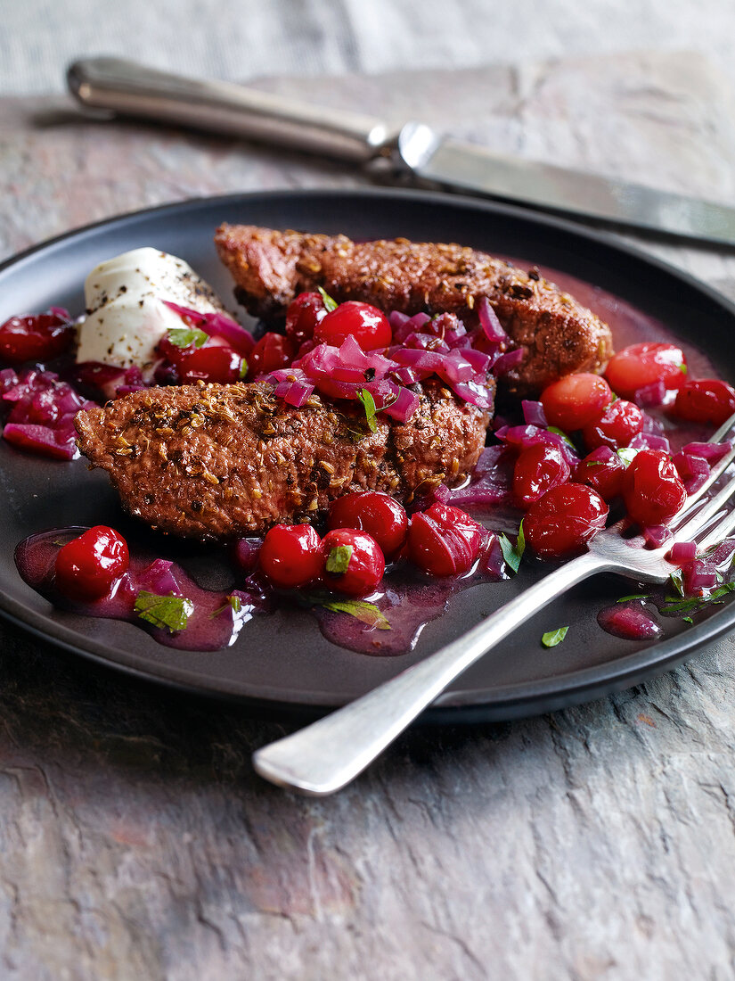 Kurzgebratenes, Hirschfilet mi t roten Zwiebeln und Cranberrys