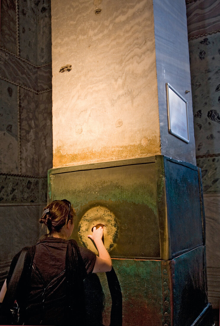 Istanbul: Hagia Sophia, Aya Sofya, Sophienkirche, die weinende Säule